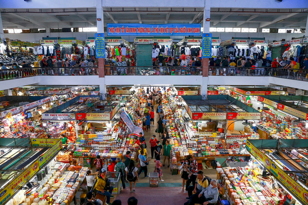 Local insights offer helpful tips to make your Han Market visit smoother and more budget-friendly